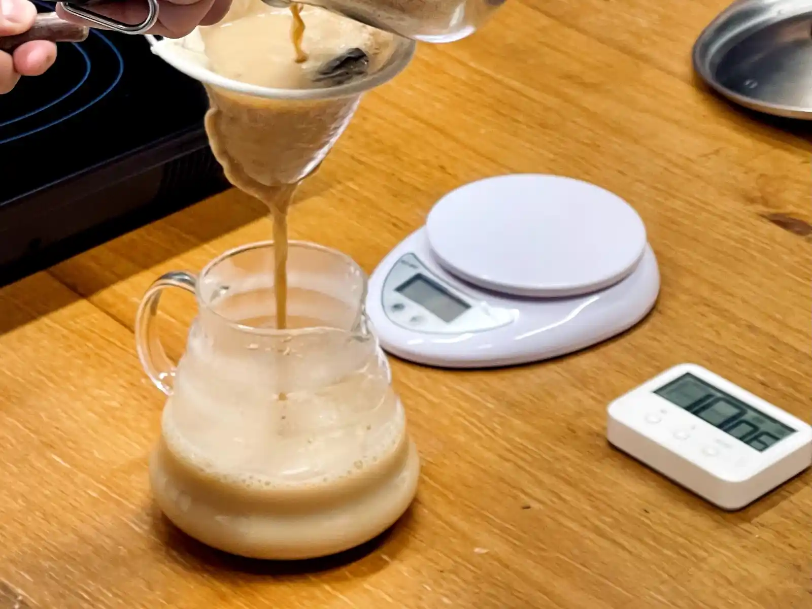 上荼公子課程時,老師製作鍋煮奶茶