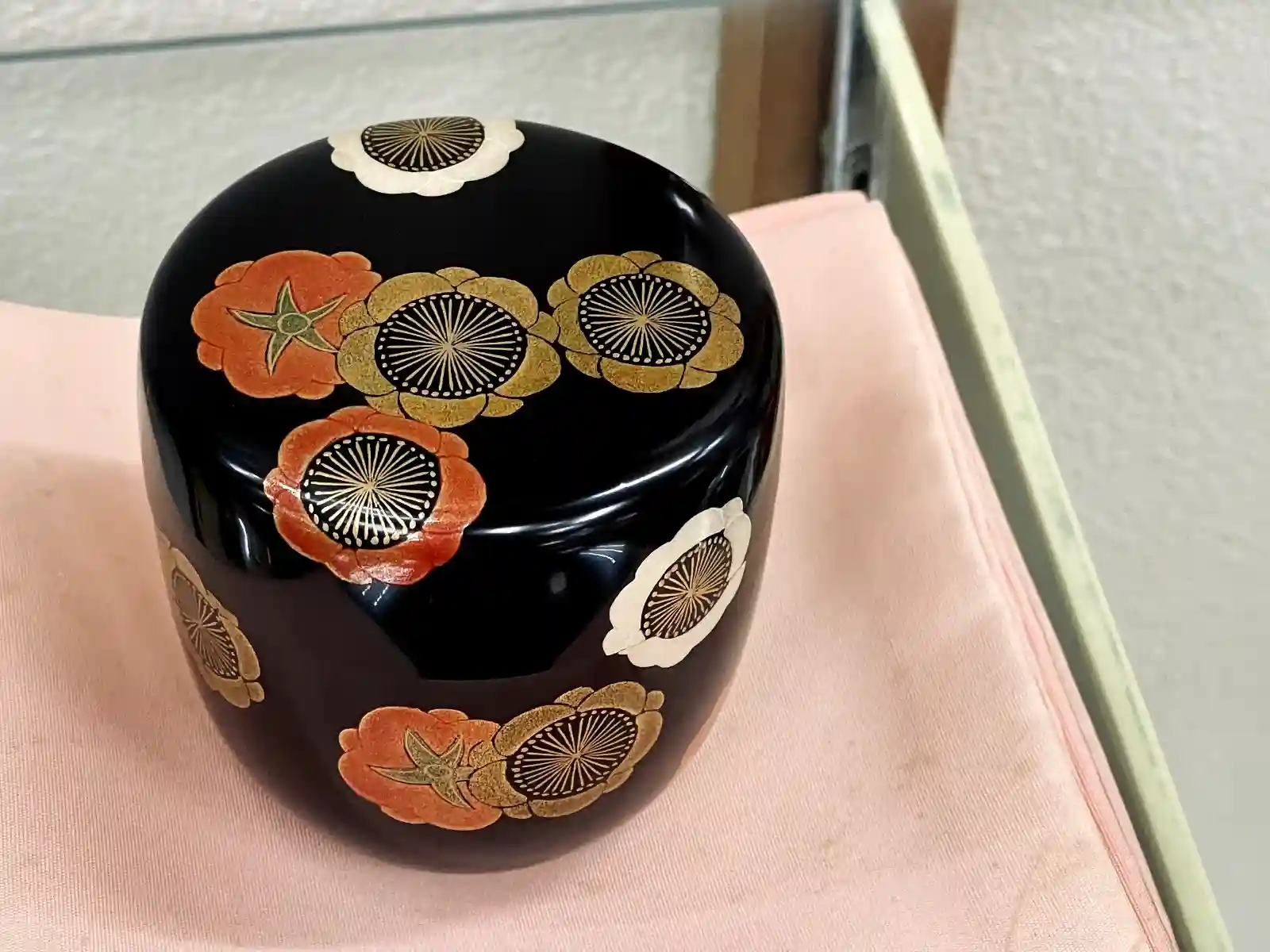 一個茶棗 主題應該是梅