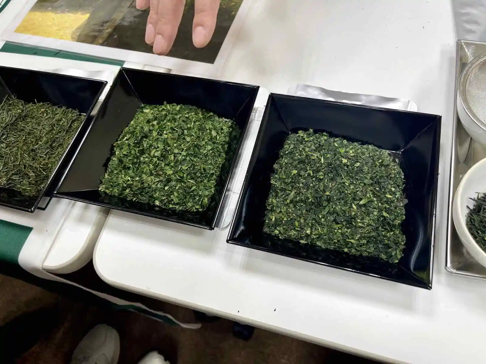 兩種碾茶，是製作抹茶的原料